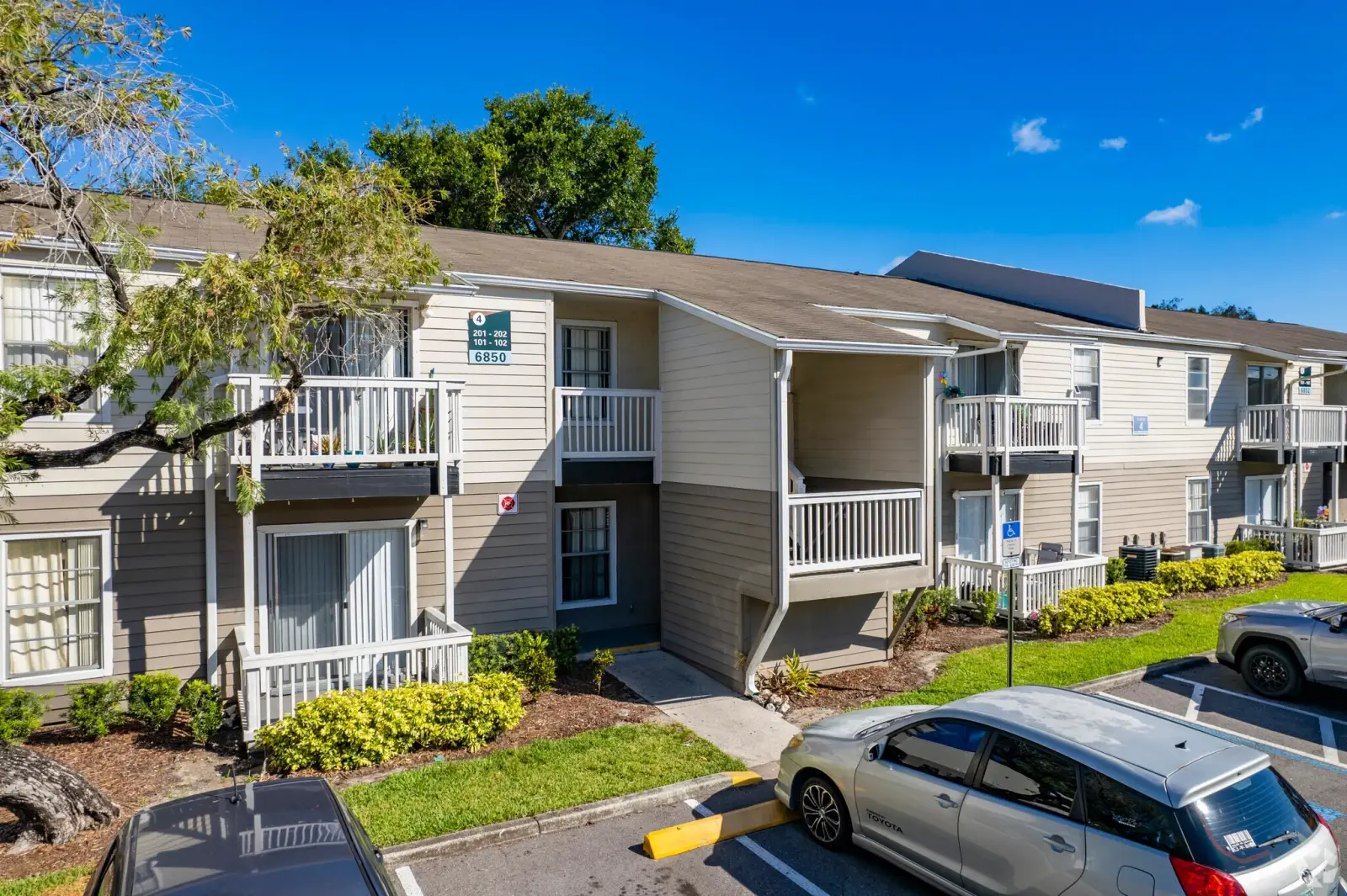 Beach Club apartments Tampa, Florida exterior view
