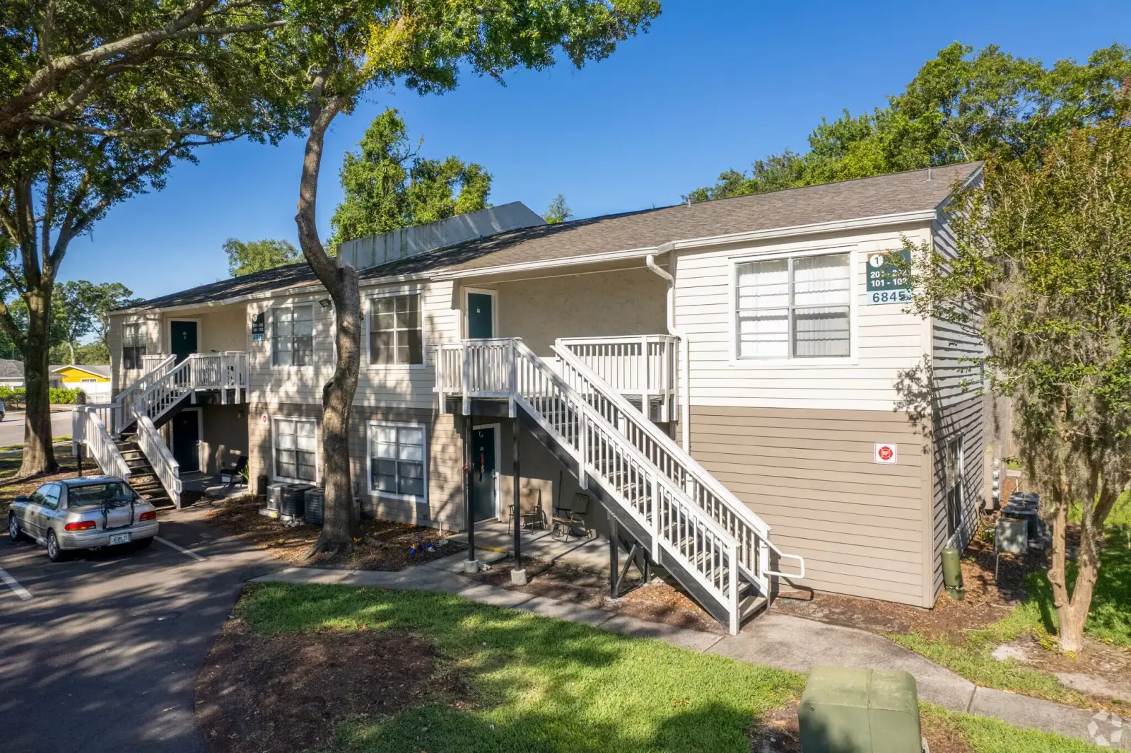 Exterior Beach Club apartment homes - North Tampa apartments