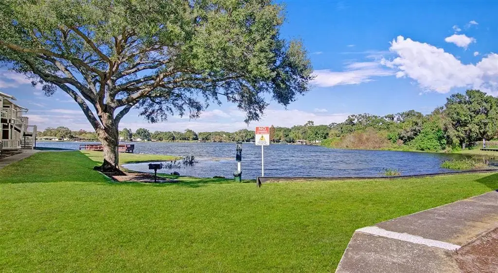 Private Dock with Sundeck at Beach Club apartment homes - Luxury apartments in Tampa, FL